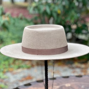 Beautiful vintage brown western felt  hat very good vintage condition Wide brim