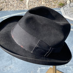 Real Vintage black fedora felt hat great condition Dobbs New York Great form great condition hat size 7