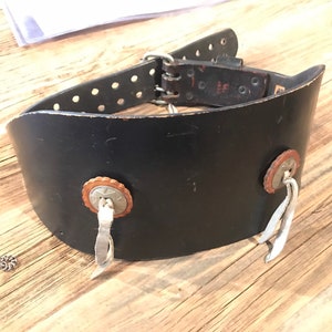 Vintage leather biker kidney belt Atlas with concho