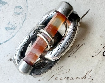 Small Victorian sterling and agate brooch