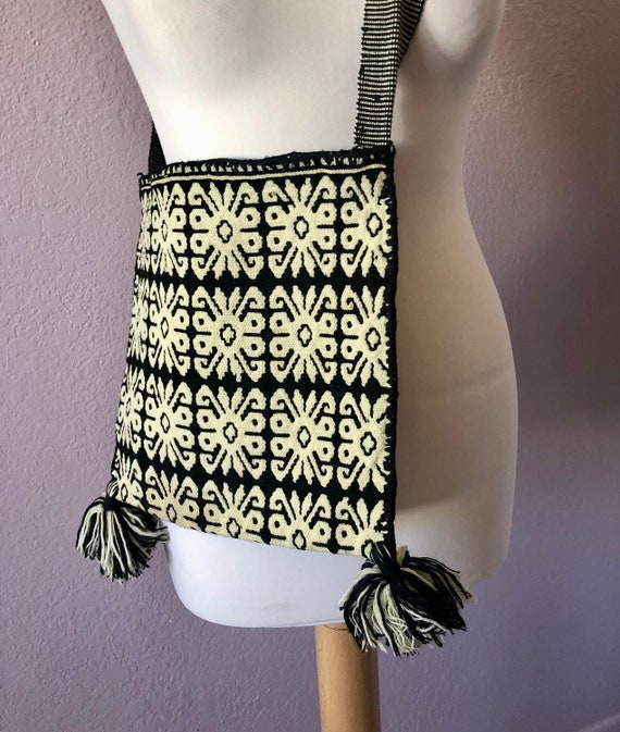 SALE Collectors Huichol Medicine Bag Morral Vintage Nayarit Wirikuta Pilgrimage 80 s 10 1 2 X 10 1 2 Strap 30 Etsy Denmark