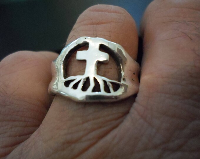 Melted men's rooted in cross ring