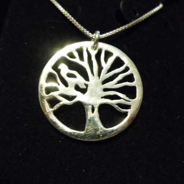 Tree of life w/hawk w/sterling silver chain quarter size