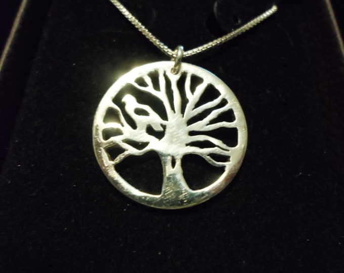 Tree of life w/hawk w/sterling silver chain quarter size