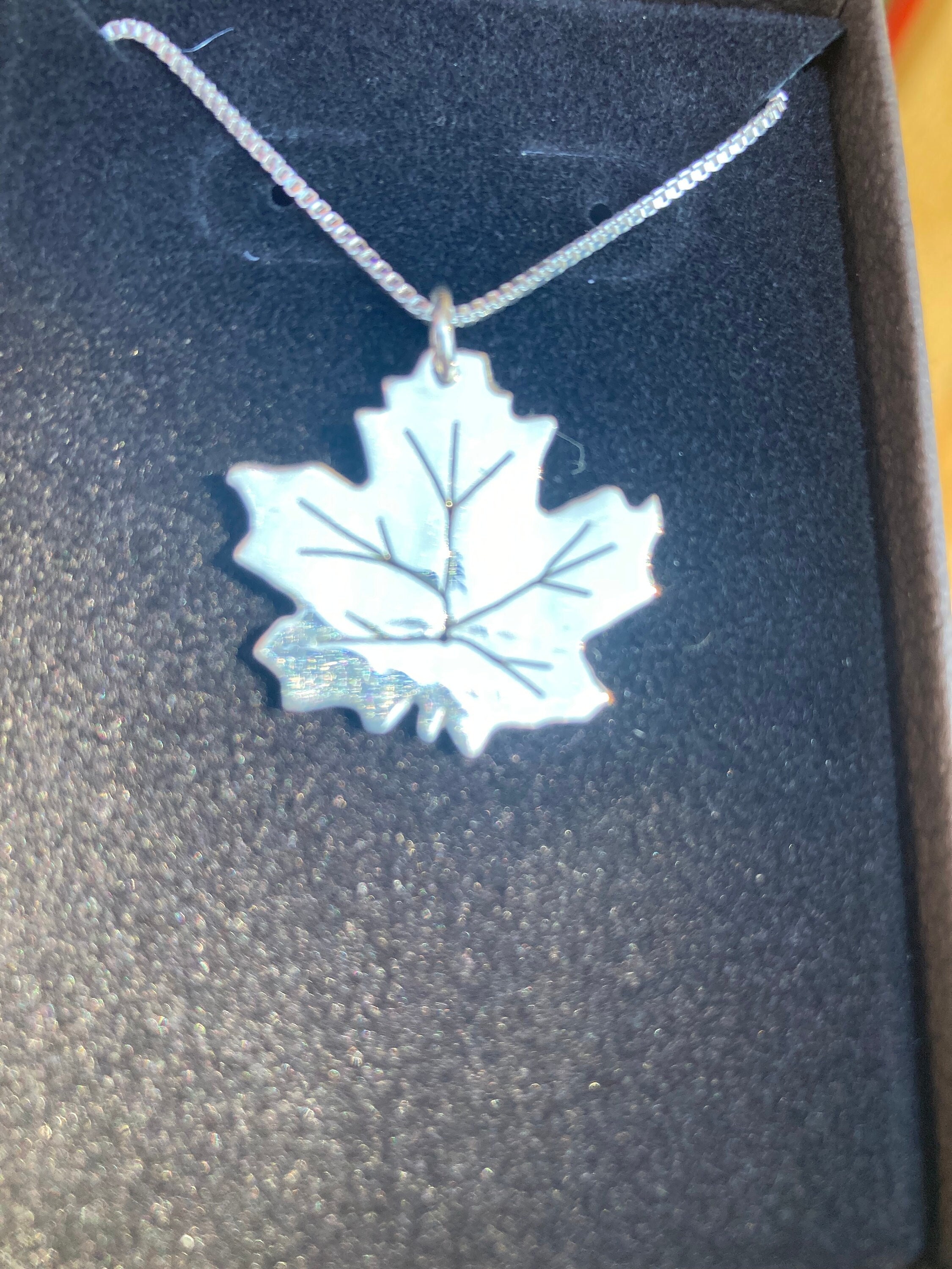 Maple leaf necklace w/sterling silver chain