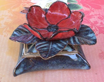 Ceramic Poppy flower jewelry box. Poppy handmade keepsake box. OOAK ceramic box. Jewelry box. Decorative pottery box. Table decoration