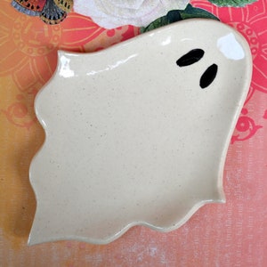Ghost spoon rest. Spooky soap holder. Ring holder. Tea bag rest. Halloween decoration. Trinket dish. Spooky tea light holder. Teaspoon rest