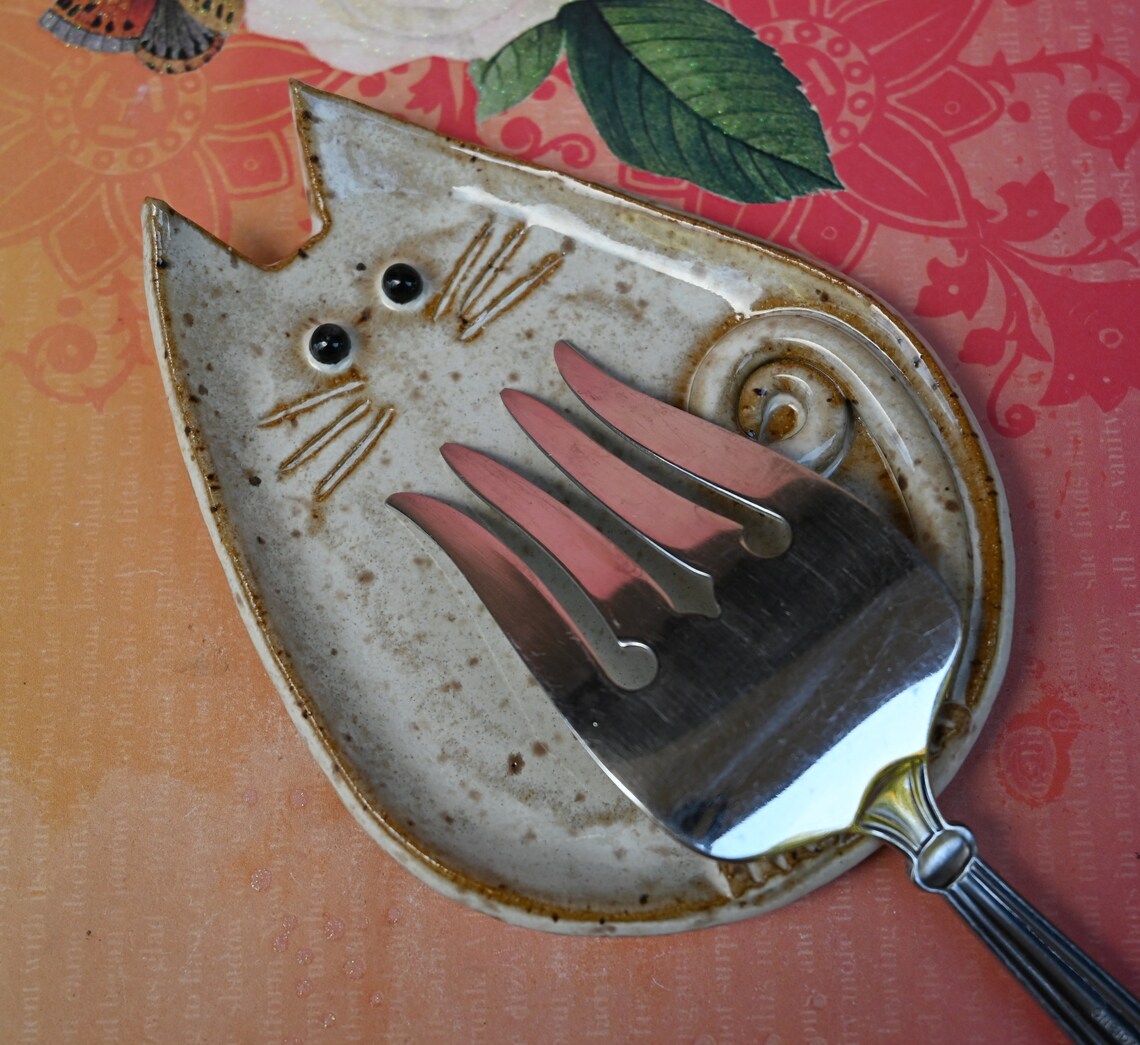 Cat spoon rest. Ceramic cat jewelry holder. Cat plate. Cat Etsy