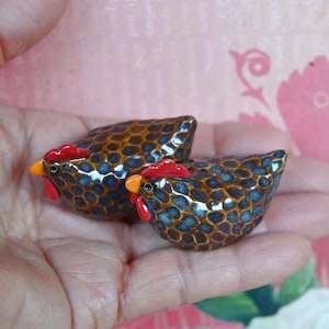 Chicken figurine. ONE Ceramic chicken. Miniature Chicken sculpture. Hand sculpted hand painted chicken. Handmade terrarium figurine.