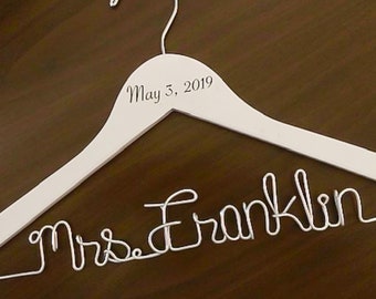 Personalized Wedding Hanger: Bridal Gift with Engraved Date