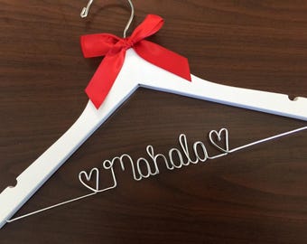 Percha de boda personalizada: Percha nupcial de alambre con nombre