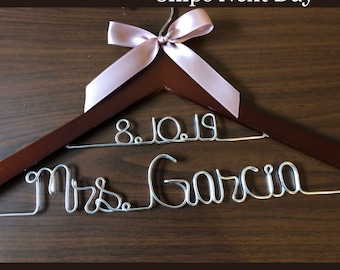 Personalized Wedding Hanger: Custom Name & Date, Bridal Gift