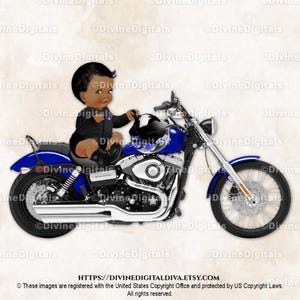 Kleiner Prinz, der auf einem Motorrad-Biker-schwarze Jacke-Stiefel-Helm Blau reitet | Sitzender Baby Junge Afroamerikaner | Clipart Sofort Download