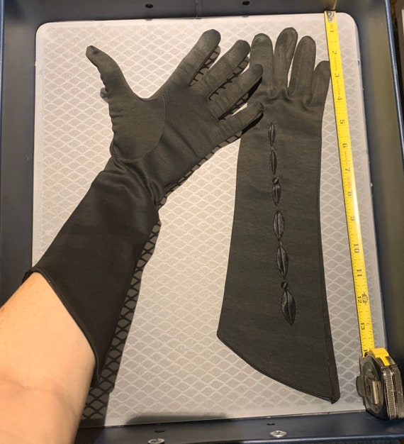 Mint 50s vintage embellished long black gloves. - image 3