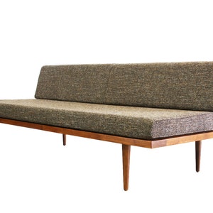Mid Century Modern Alder Wood Daybed: Classic Sofa Bed