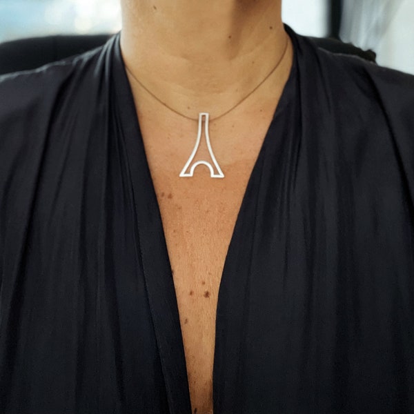 Collier la Tour Eiffel, une interpretation minimaliste. Fait main en argent.