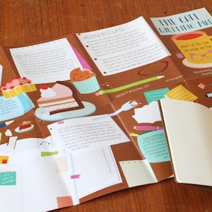 La carte de l’écriture du café, l’inspiration pendant que vous regardez le monde passer