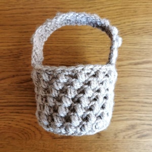 Easter basket crochet pattern - quick and easy basket - pdf tutorial - mini egg basket