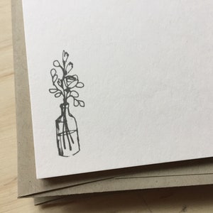 bouquet floral dans l'ensemble de carte de note de vase, cartes et enveloppes plates inspirées de cru, papeterie de fleur, fleurs, cadeau d'hôtesse