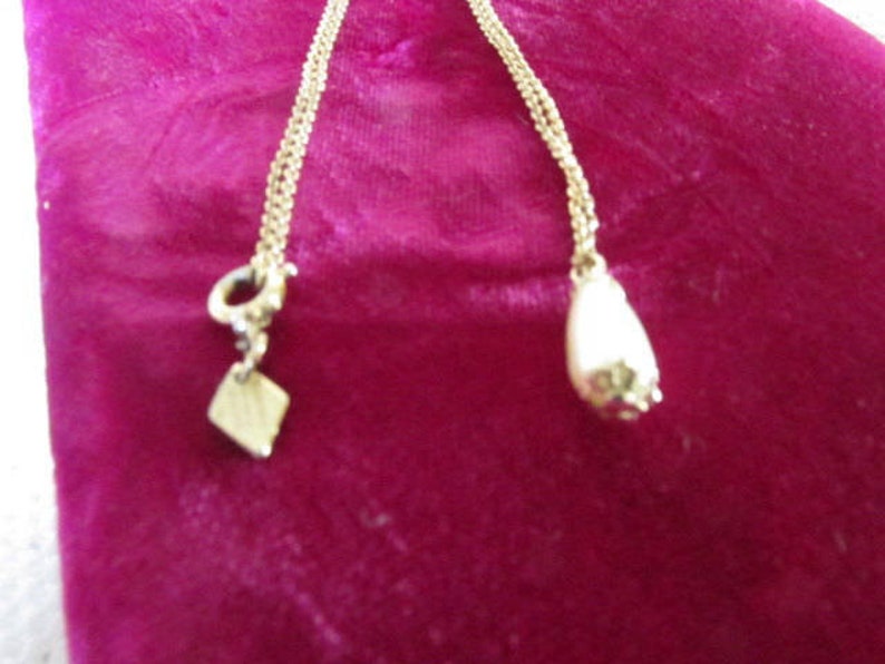 Collectible Jewelry Elongated Pearl Delicate Chain Sarah Coventry Pendant Vintage Pendant
