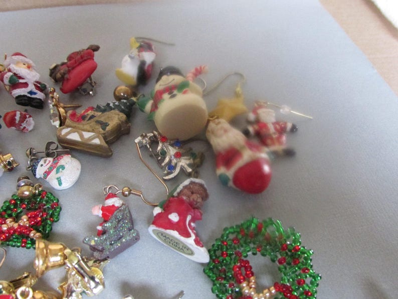 Collectible Jewelry Party Favors 30 Craft Thirty Assorted Christmas Jewelry