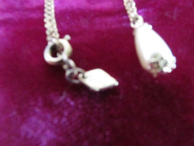 Collectible Jewelry Elongated Pearl Delicate Chain Sarah Coventry Pendant Vintage Pendant