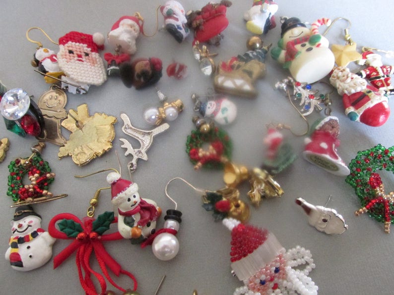 Collectible Jewelry Party Favors 30 Craft Thirty Assorted Christmas Jewelry