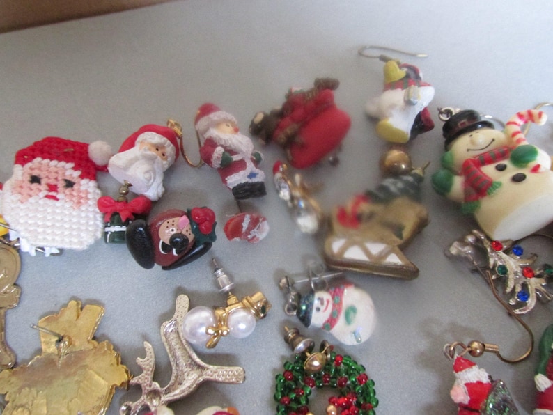 Collectible Jewelry Party Favors 30 Craft Thirty Assorted Christmas Jewelry