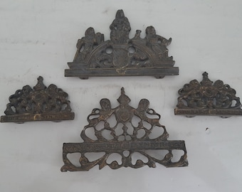 Accessoires d'horlogerie anciens - ornements - laiton - pièces - antiquités
