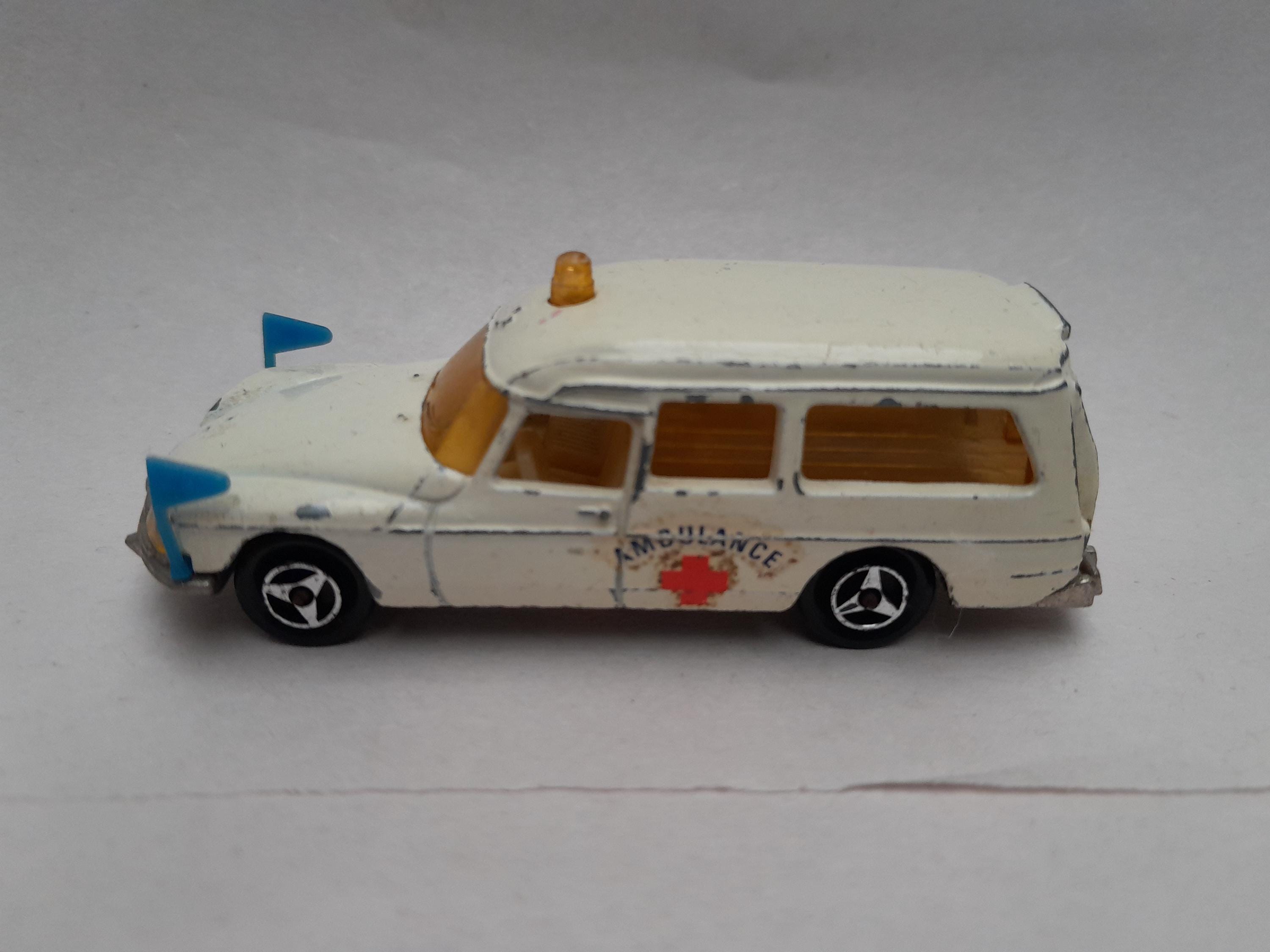 Miniature Majorette Ambulance Citroën DS 21 - Collection N°206 - Échelle 1/65 - Occasion