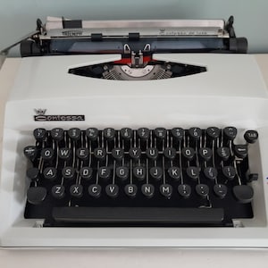 Vintage typewriter Triumph Contessa De Luxe