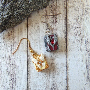 Licht und Dunkelheit Zauberbuch Ohrringe - Fimo Fantasie Schmuck mit Kristall Elementen