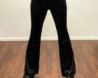 Pant mit viktorianischen Mustern