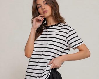 Camiseta de manga corta de algodón a rayas blancas y negras para el día a día.