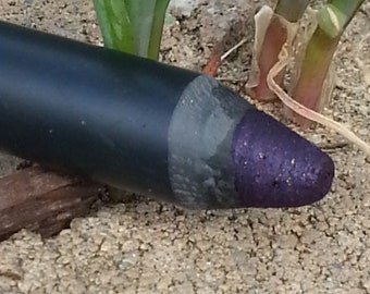 Crayon à lèvres ou eye-liner entièrement naturel ENVIOUS - À utiliser sur les yeux, les joues ou les lèvres