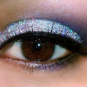 SILVER SPARKLE Holographic Eyeshadow- Holographic Pigment- Professional Grade Cosmetic Glitter Eyeshadow and Eyeliner. Vegan