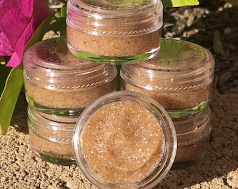 Exfoliante labial de azúcar moreno totalmente natural: exfoliante, vegano y libre de crueldad animal.