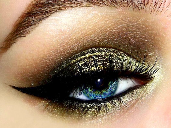 Eyemakeup : Fun Eyeshadow Looks  Rose gold eye makeup, Rainbow eye makeup,  Makeup for green eyes