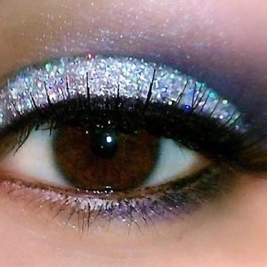 SILVER SPARKLE Holographic Eyeshadow- Holographic Pigment- Professional Grade Cosmetic Glitter Eyeshadow and Eyeliner. Vegan