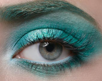 Dúo de sombras de ojos minerales AQUA: ¡Consigue este look! Maquillaje de ojos y delineador totalmente natural y vegano.