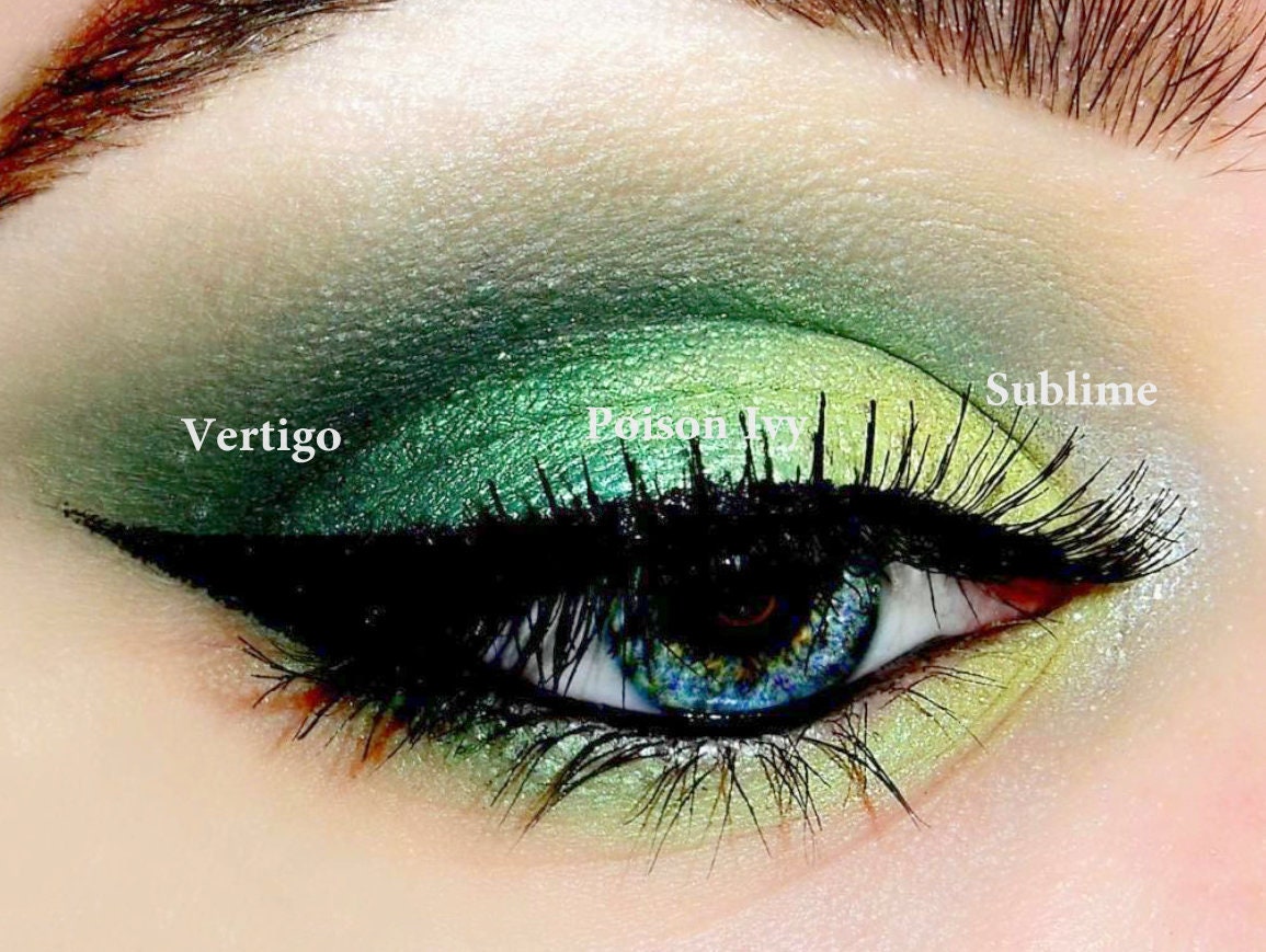 Green eyeshadow look deals