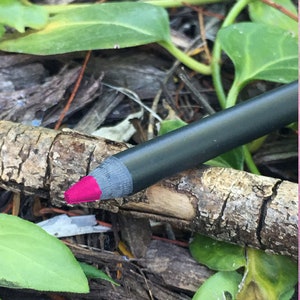 SHOWSTOPPER- All Natural Lipliner or Eyeliner
