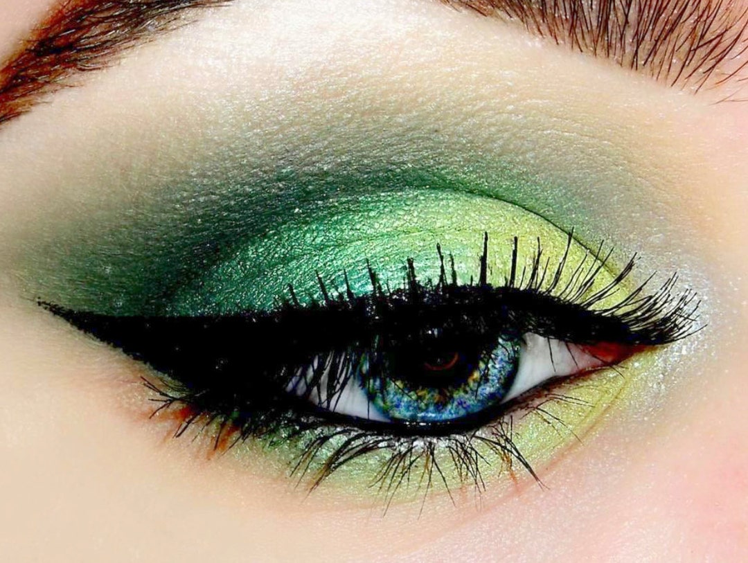 Green 2024 eye makeup