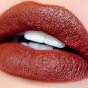 CINNA SWAG Cinnamon Red Brown Lipstick and Liner- Non Toxic, Vegan and Cruelty Free