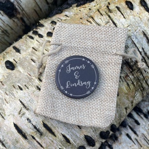 Ficha de pizarra, sus nombres, abrazo de bolsillo, regalo de San Valentín, amor, regalo de aniversario, boda, personalizado, recuerdo, piedra de palma, él y ella