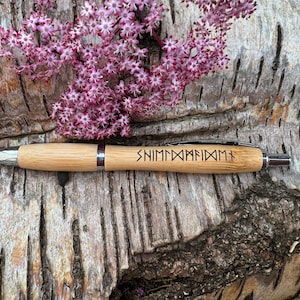 stylo personnalisé en bambou, viking, rune, runique, scandinave, bas de Noël, petit cadeau, demoiselle d'honneur, bois, cadeau, coutumes, guerriers, déesse