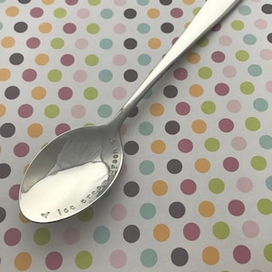 Handgestempelter Teelöffel, Eislöffel, personalisiert, Herz, Liebe, Ihre Nachricht, Pudding, Eiscreme, Eisbecher, Dessert, Mütter, Väter, Oma