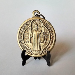 St Benedict Medal, Saint Benedict of Nursia, San Benito Pendant, Kidney Disease, Patron Saint against Witchcraft of Evil and Temptation