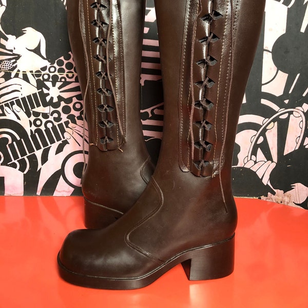 Vintage 1970's Waterproof Brown Knee-High Rubber Platform Boots With Fuzzy Brown Lining and Lace Up Sides US Size 6 EU Size 36-37 UK Size 4