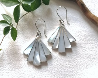 Art Deco Fan Earring, Mother of Pearl Earrings, Handcrafted Mexican Jewellery, Iridescent Shell Inlay, Boho Chic, Silver Plated